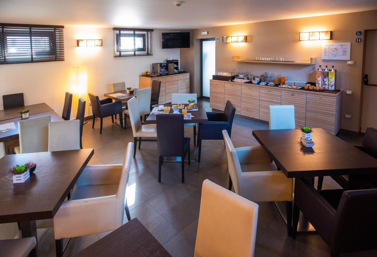 Ex-L Hotel Fiume Veneto ภายนอก รูปภาพ